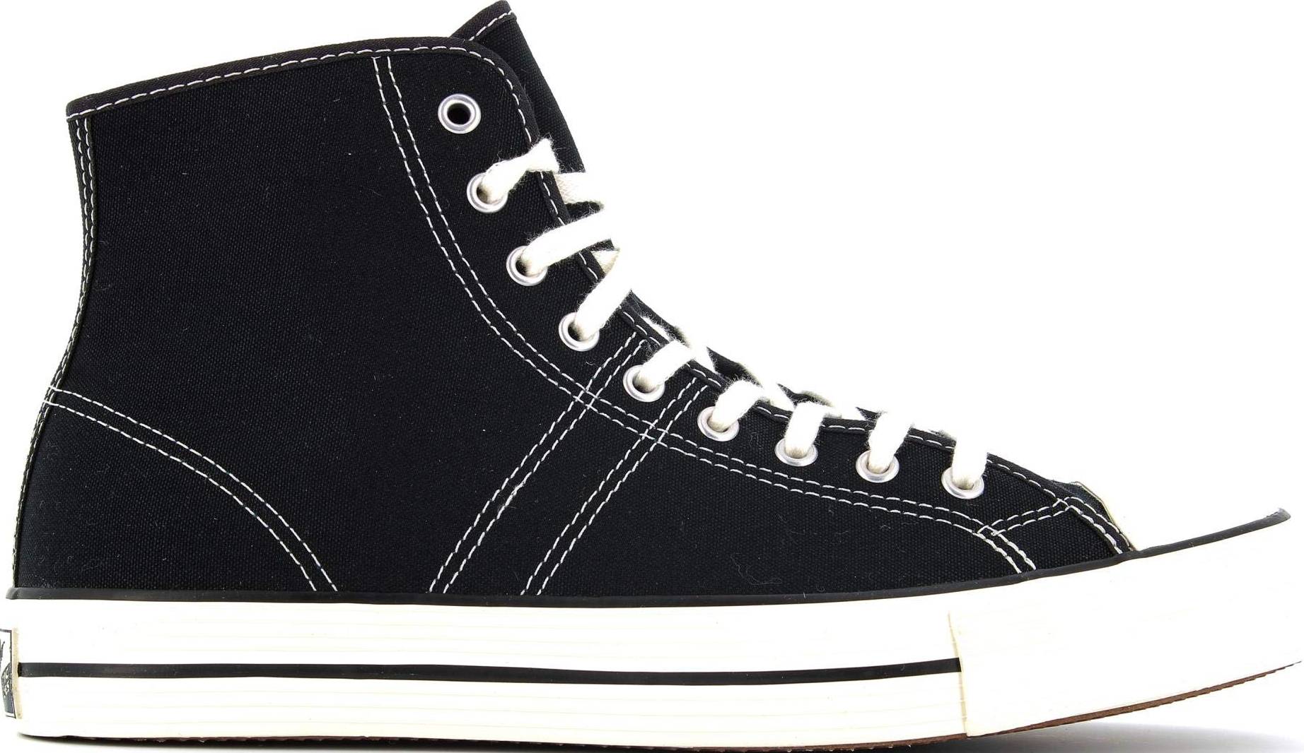 black converse with star
