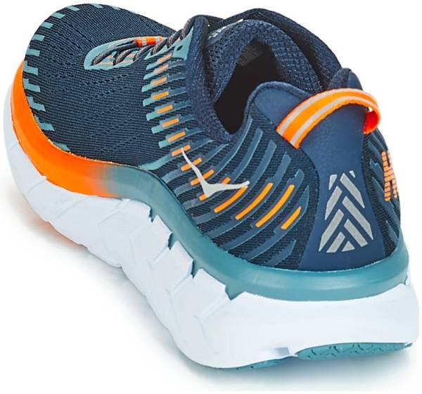 hoka one one clifton 5 dam