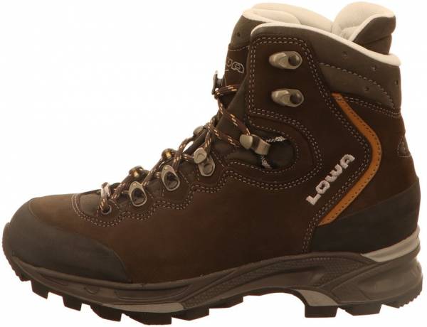 lowa hiking boots