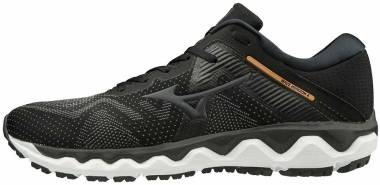 all black mizuno running shoes