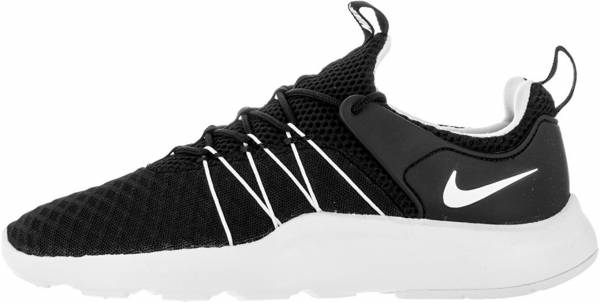Nike Darwin sneakers in black | RunRepeat