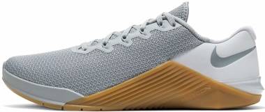 best workout shoes for narrow feet