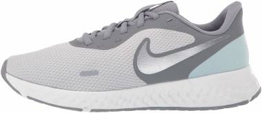Nike Revolution 5 - Wolf Grey/Metallic Cool Grey-cool Grey (BQ3207006)