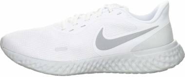 Nike Revolution 5