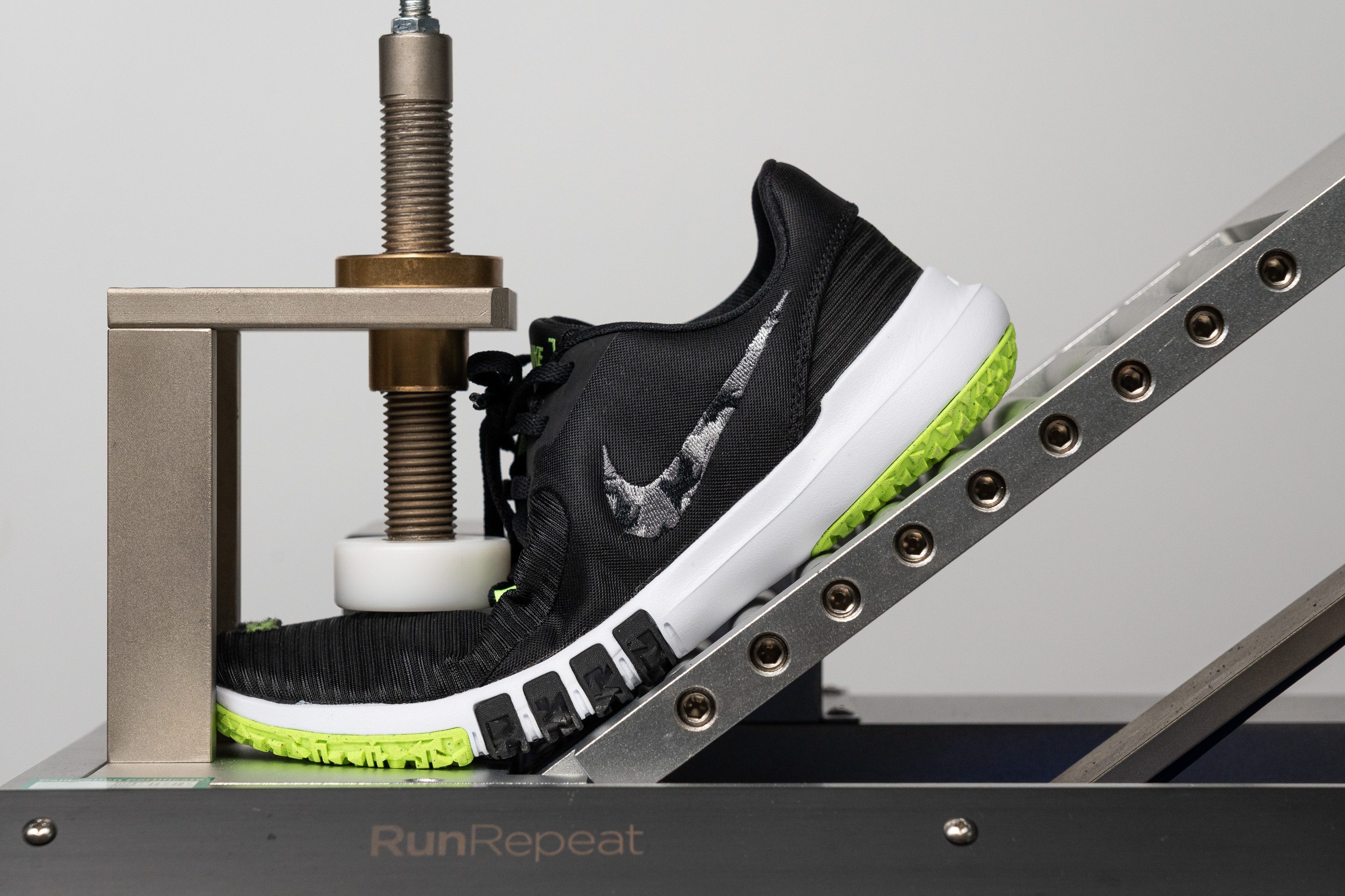 testing the stiffness of hiit shoes