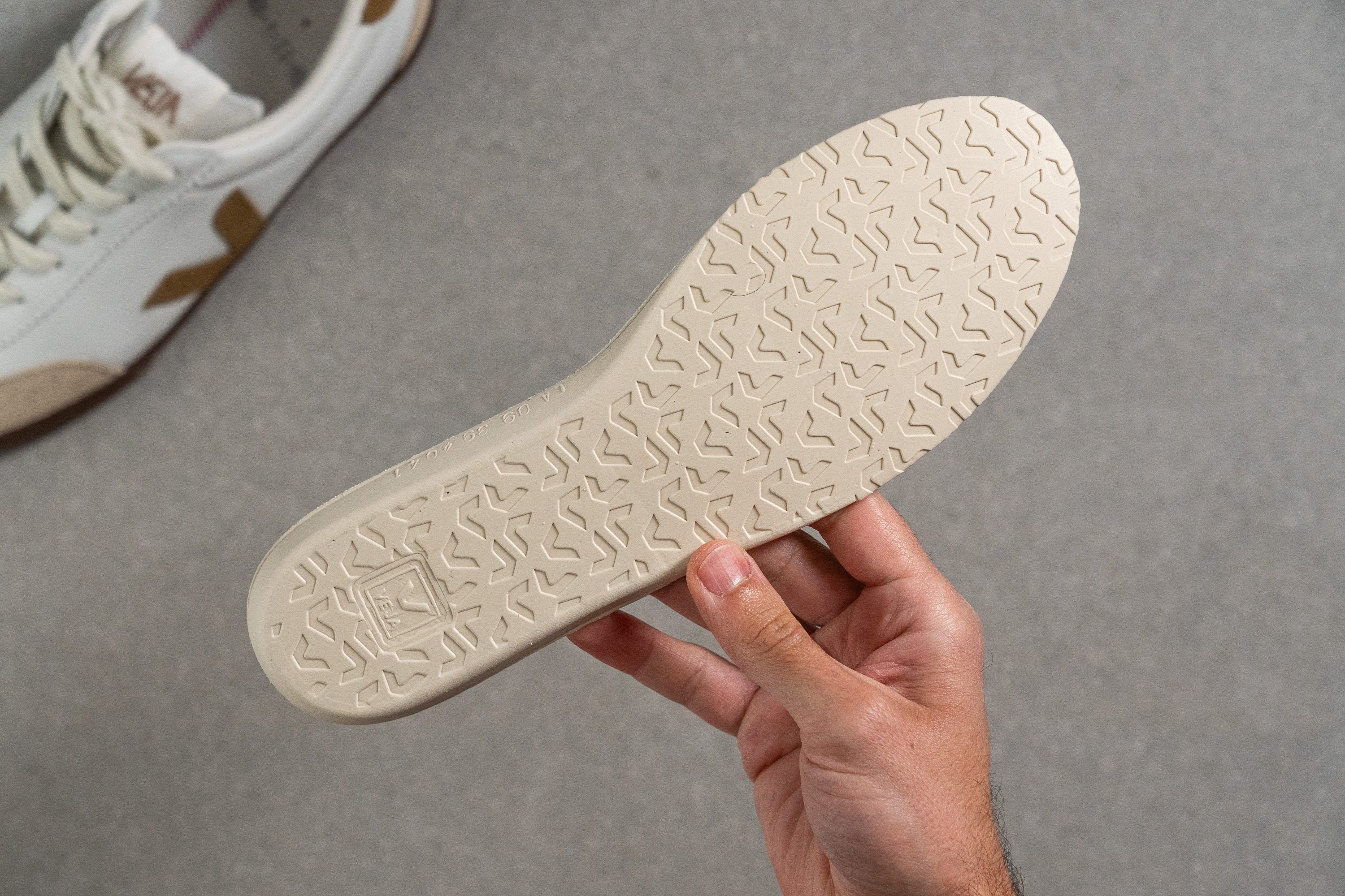 removable insole in sneakers for winter