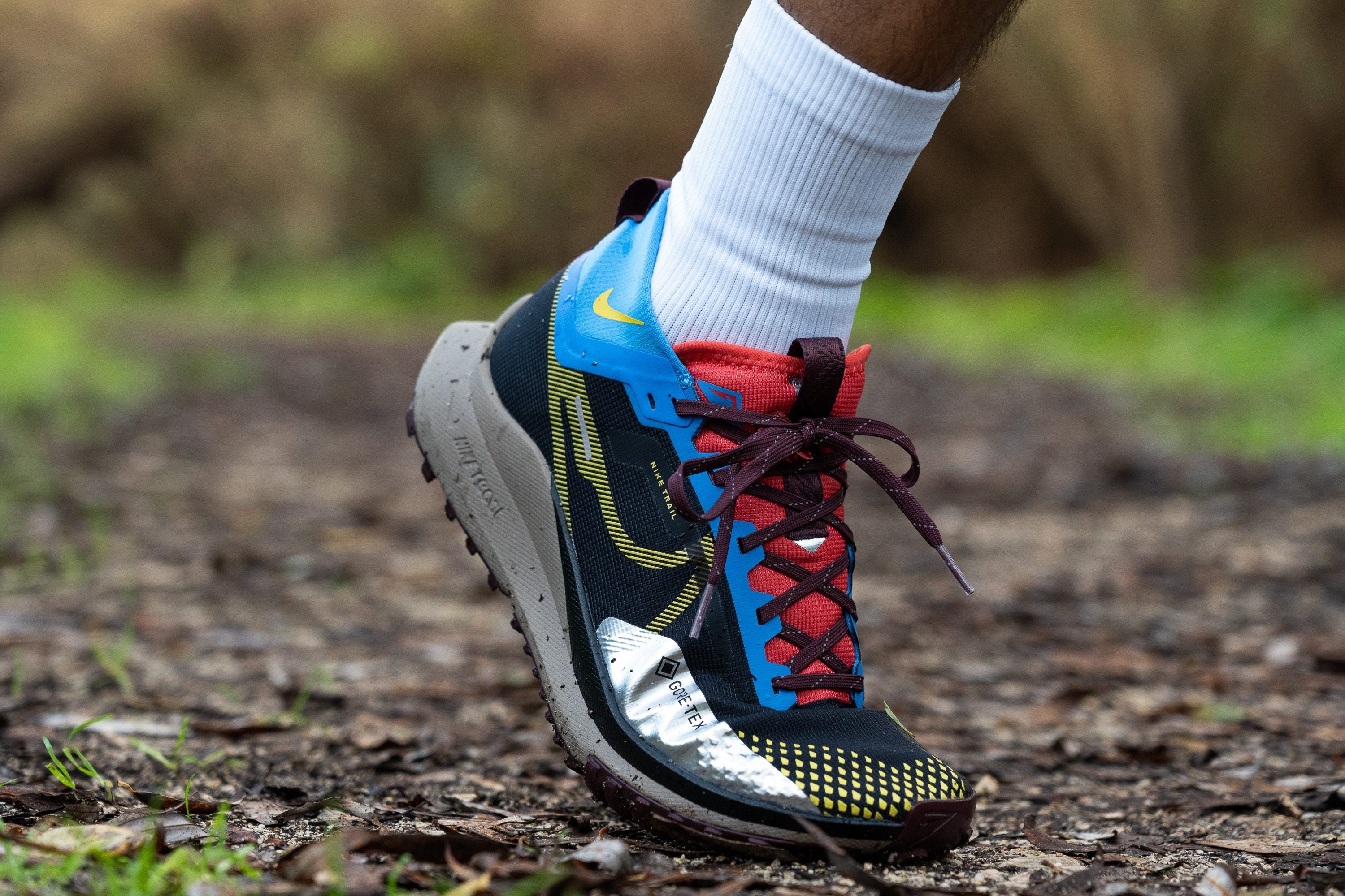 nike-pegasus-trail-4-gtx-logo-upper.jpg