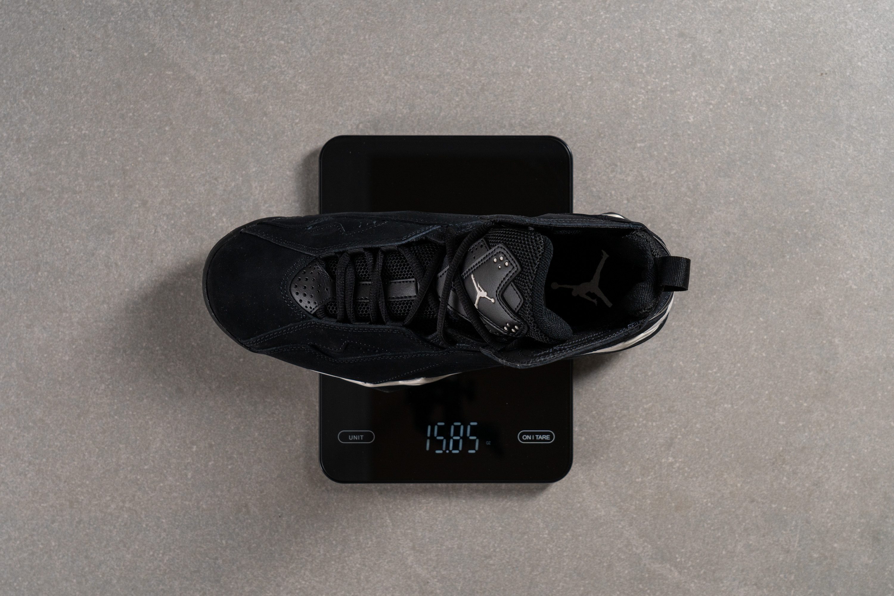weight of high top sneakers