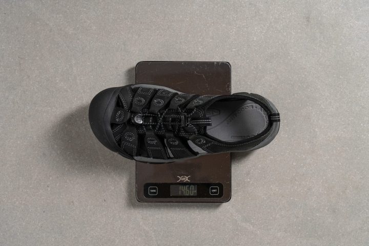 Weighing a hiking sandal in RunRepeat lab