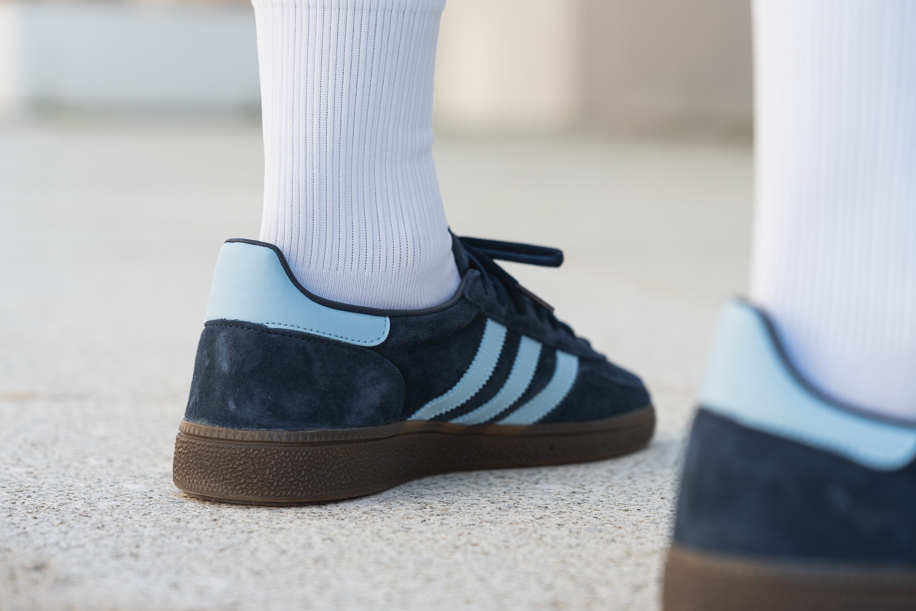 no heel tab in adidas classic sneakers