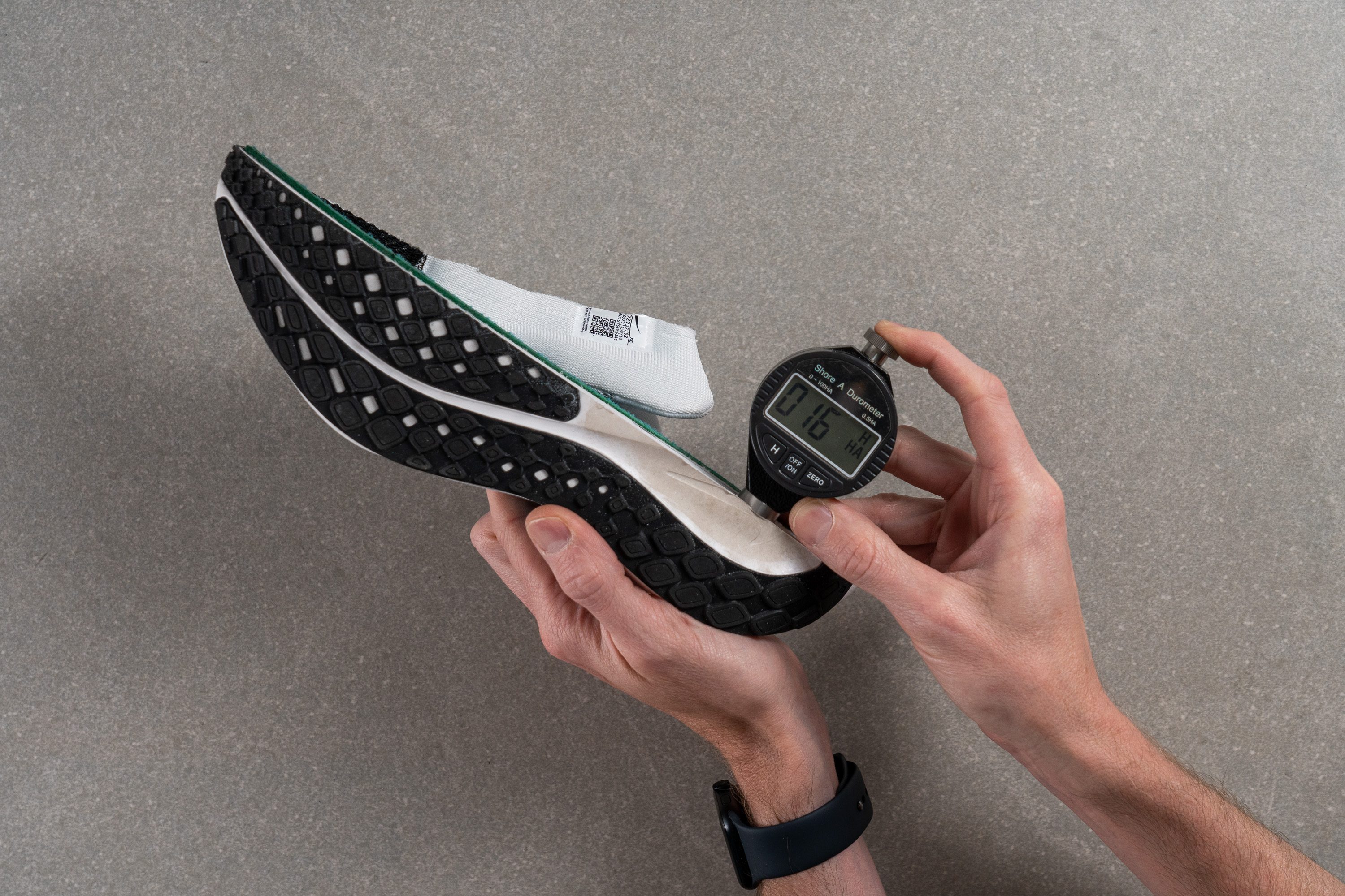 best-treadmill-walking-shoes-midsole-softness-measurement.jpg