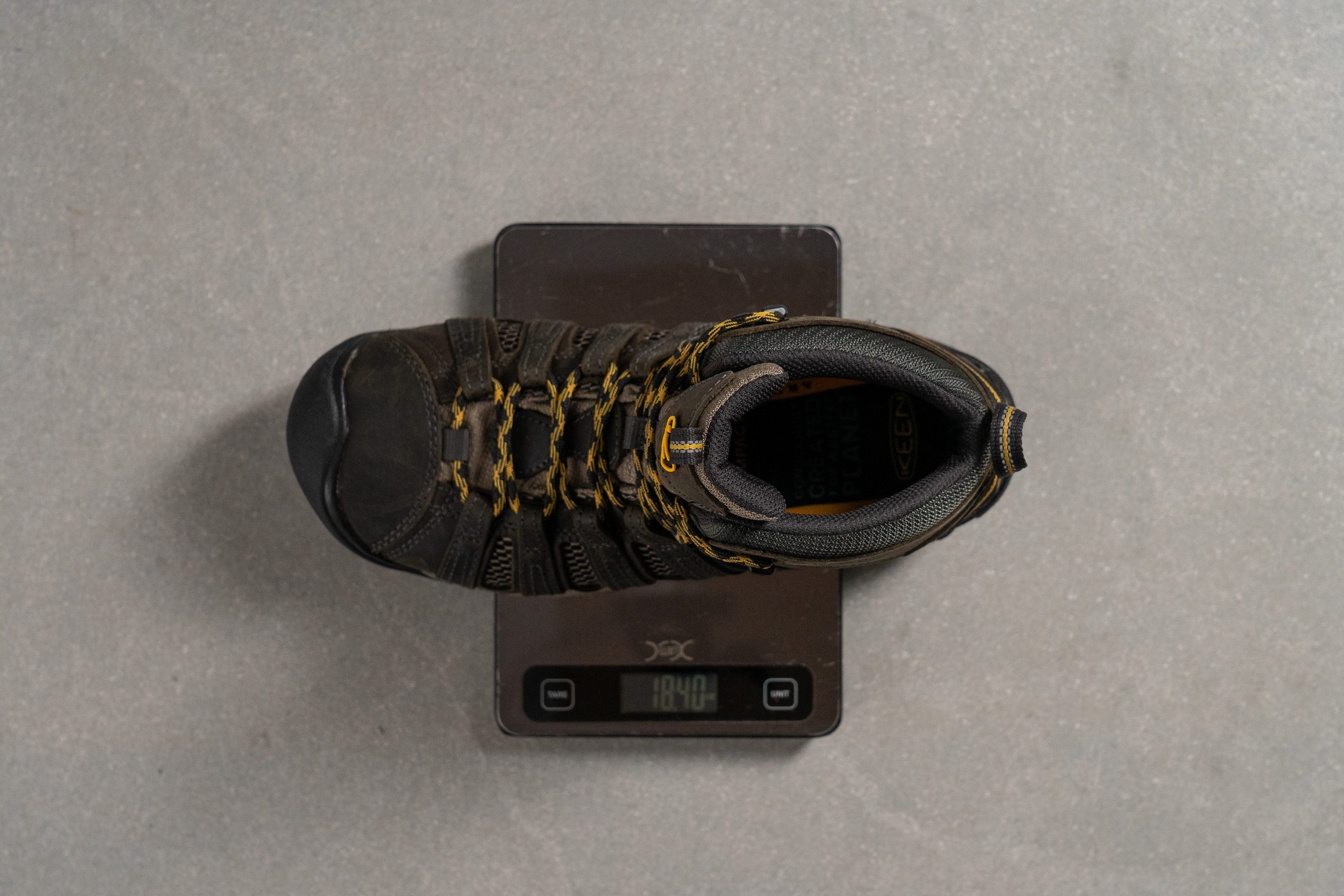 breathable-hiking-boots-weight-measurement.jpg