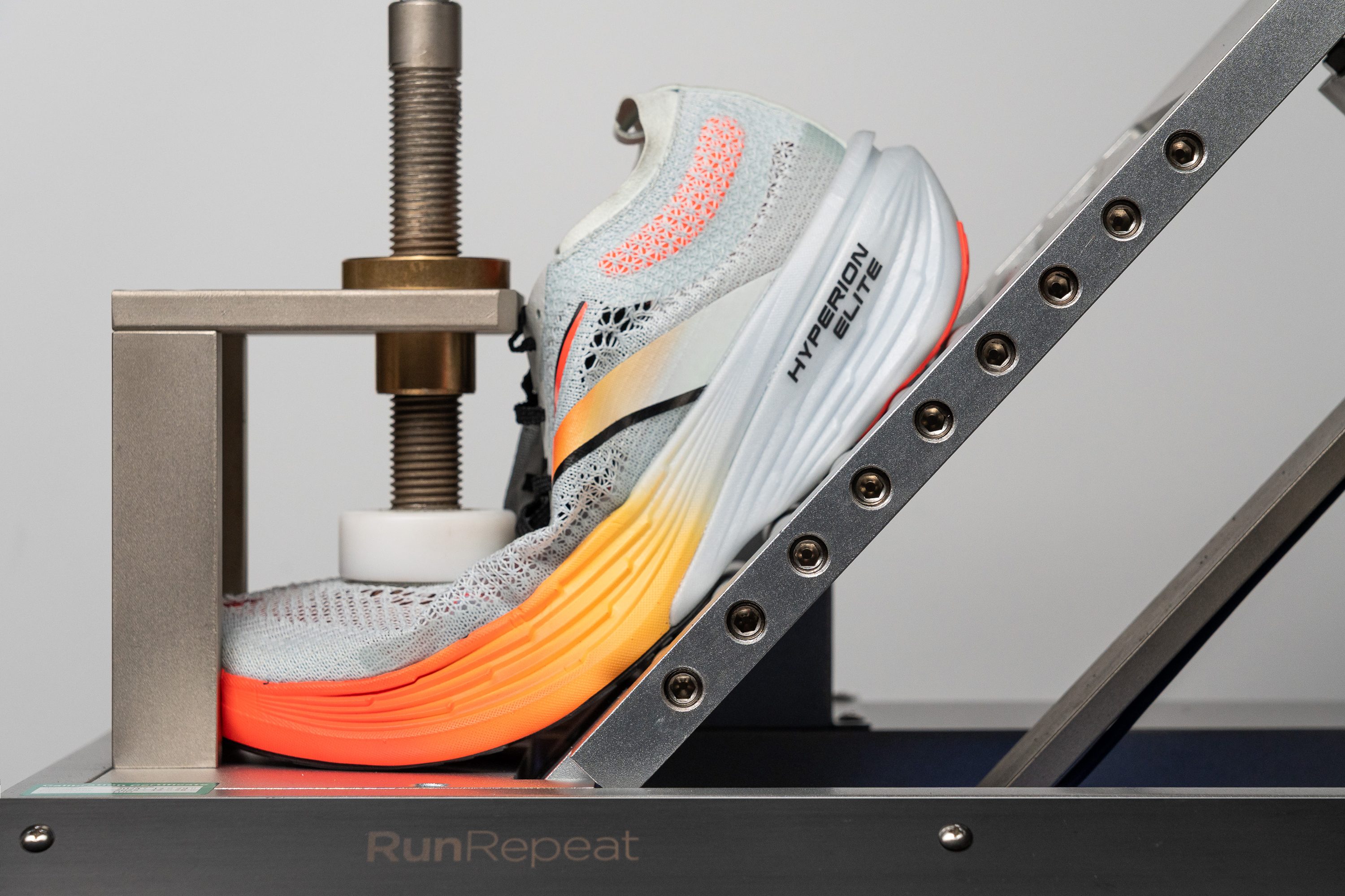 machine-testing stiffness of tempo shoes