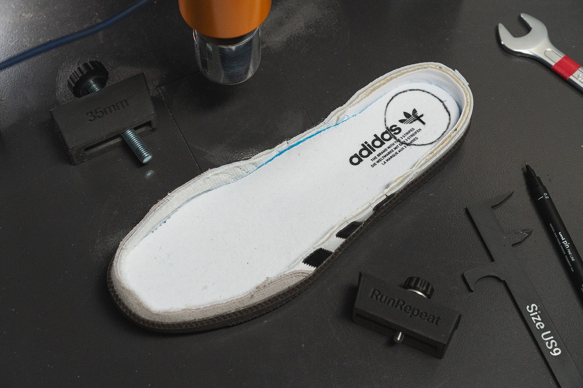shock absorption of men's sneakers