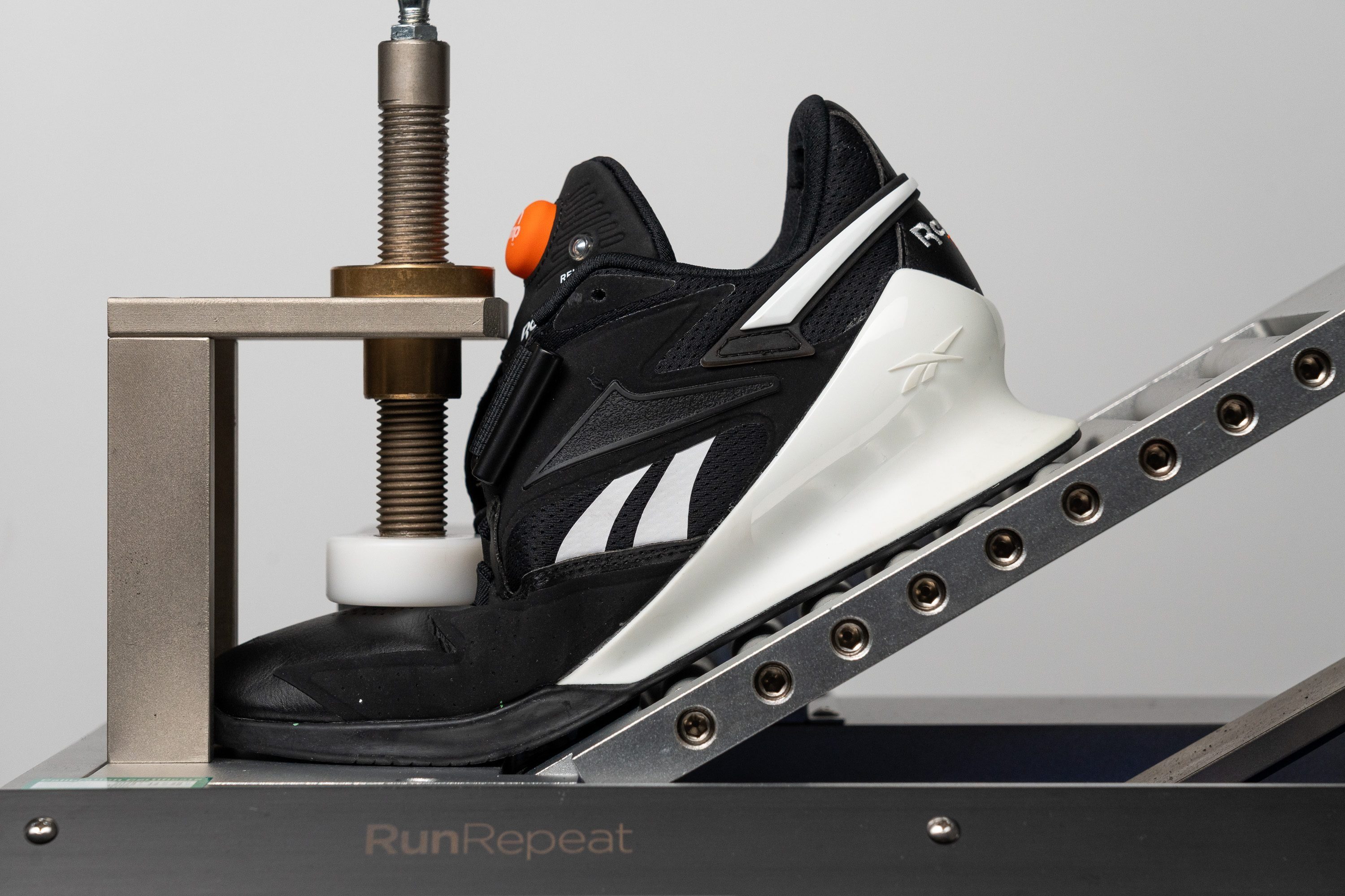 best-mens-weightlifting-shoes-forefoot-flexibility-stiffness.jpg