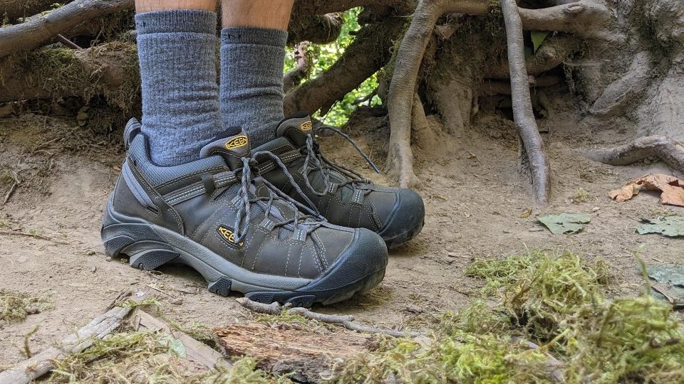 keen waterproof hiking shoes men