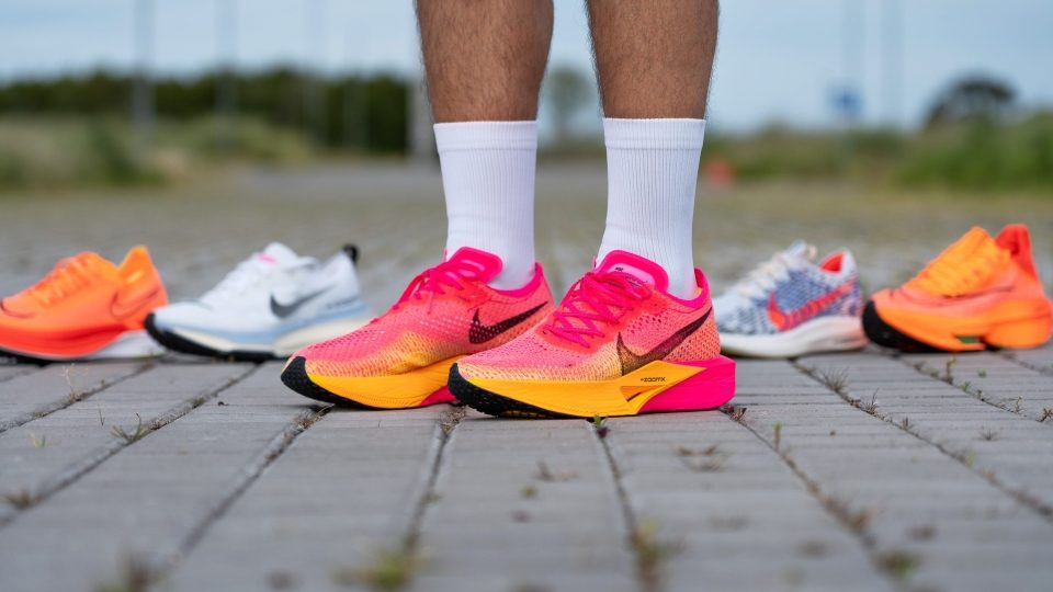 Nike zoom fly flyknit hotsell vs nike pegasus turbo