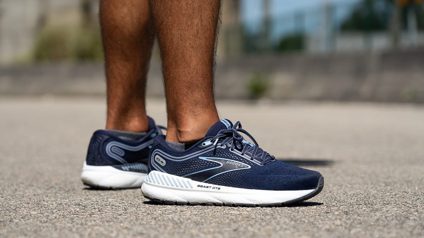 7 Best Walking Shoes For Flat Feet In 2024 | RunRepeat