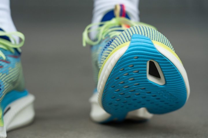 zapatillas con placa de carbono para corredores de metatarsos