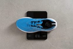 ¿Cómo cambia el peso de las zapatillas de running en función de la talla?