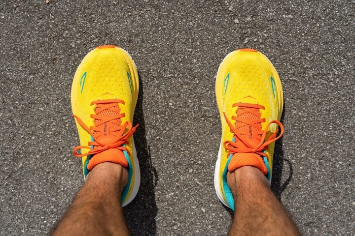 Running shoes with reinforced toe box online