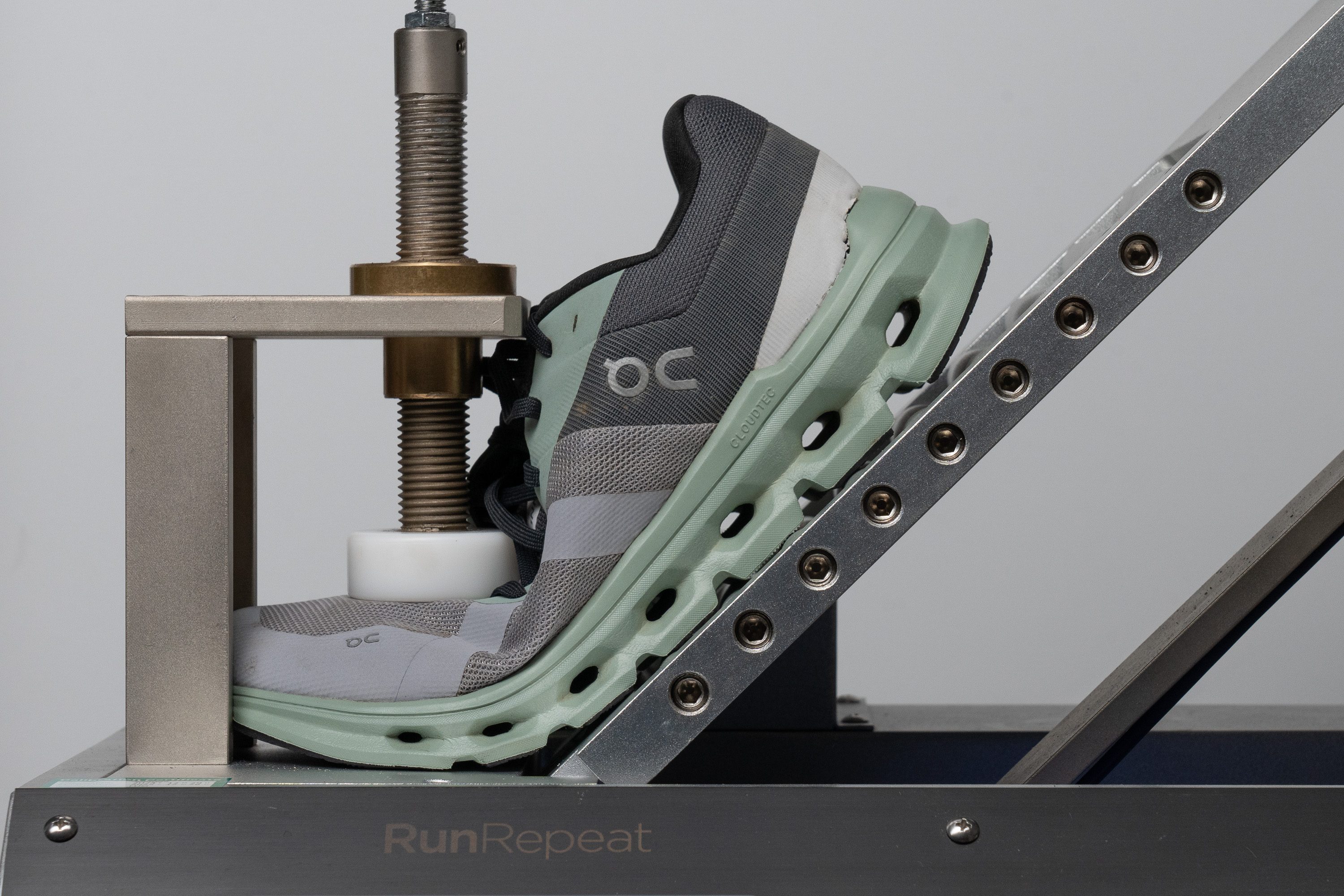 On Cloudrunner Flexibility / Stiffness