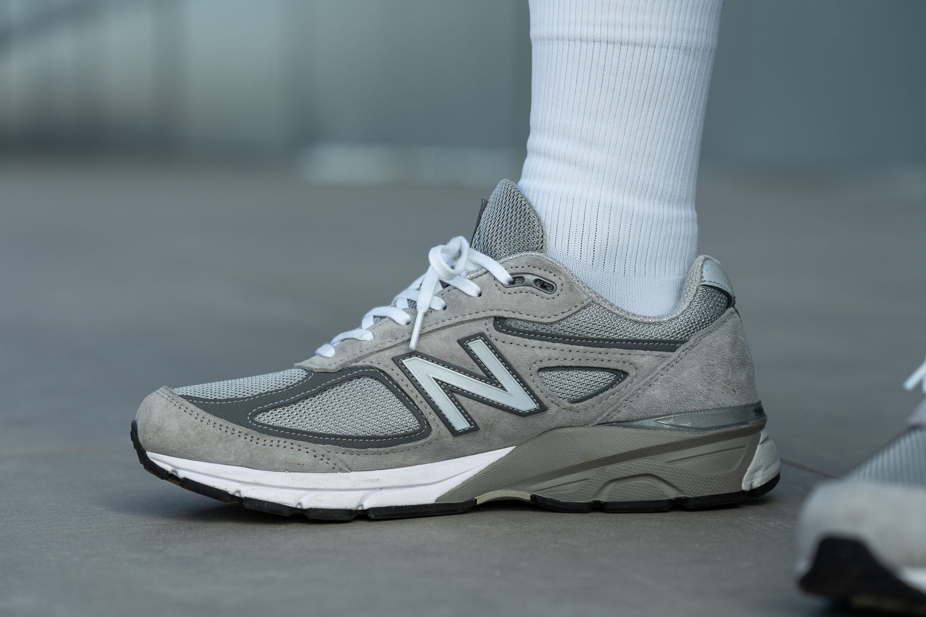 New balance 990 v4 running shoes hotsell