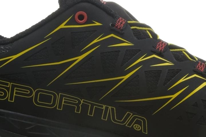 The toe box is roomy. This gives the runners toes ample space for relaxing and spreading out logo
