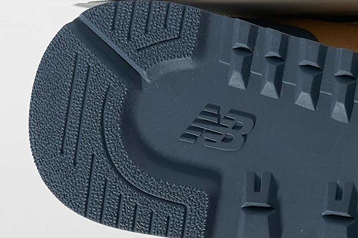zapatillas de running New Balance placa de carbono outsole NB logo