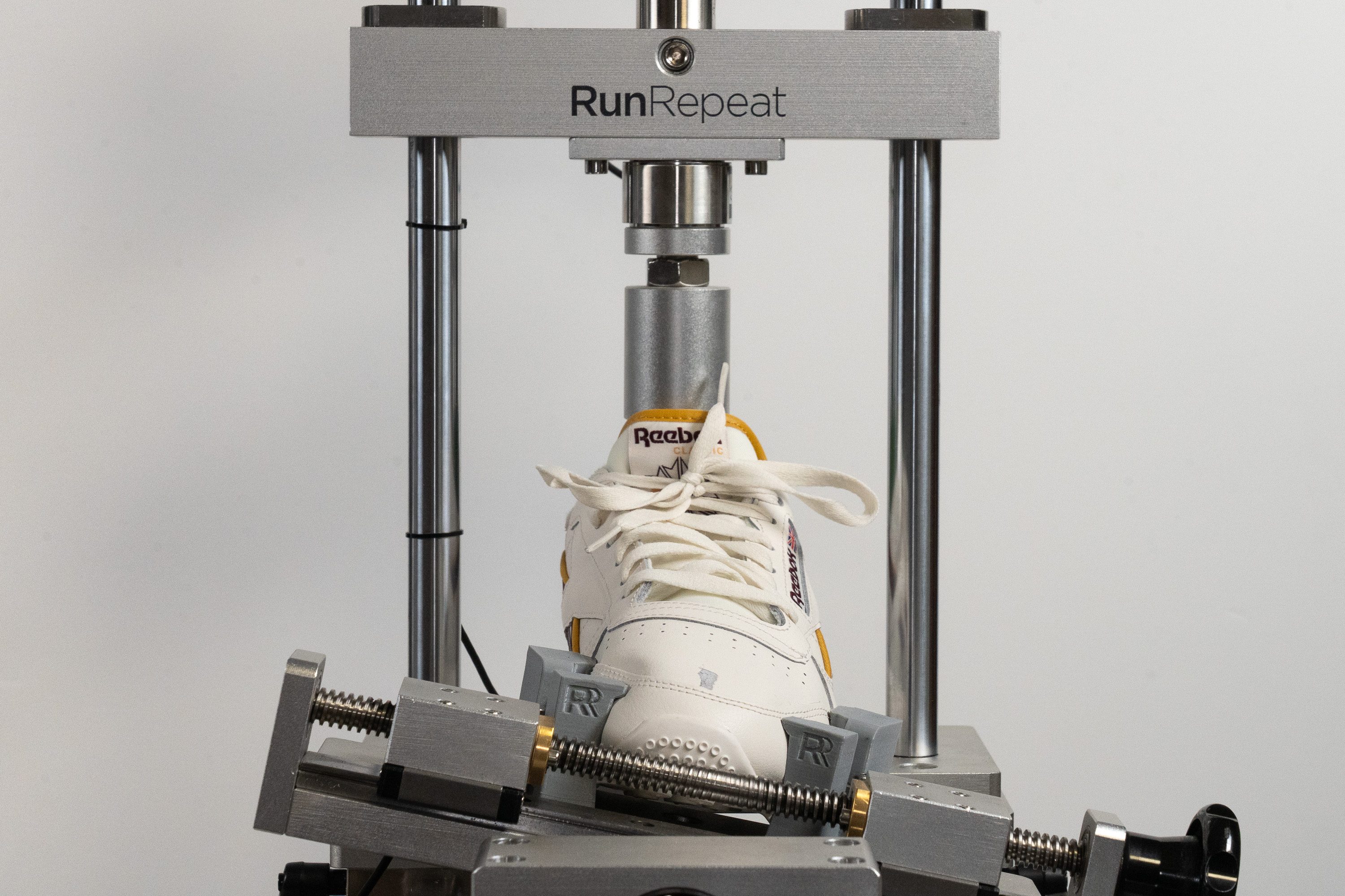 Reebok Classic Leather Torsional rigidity