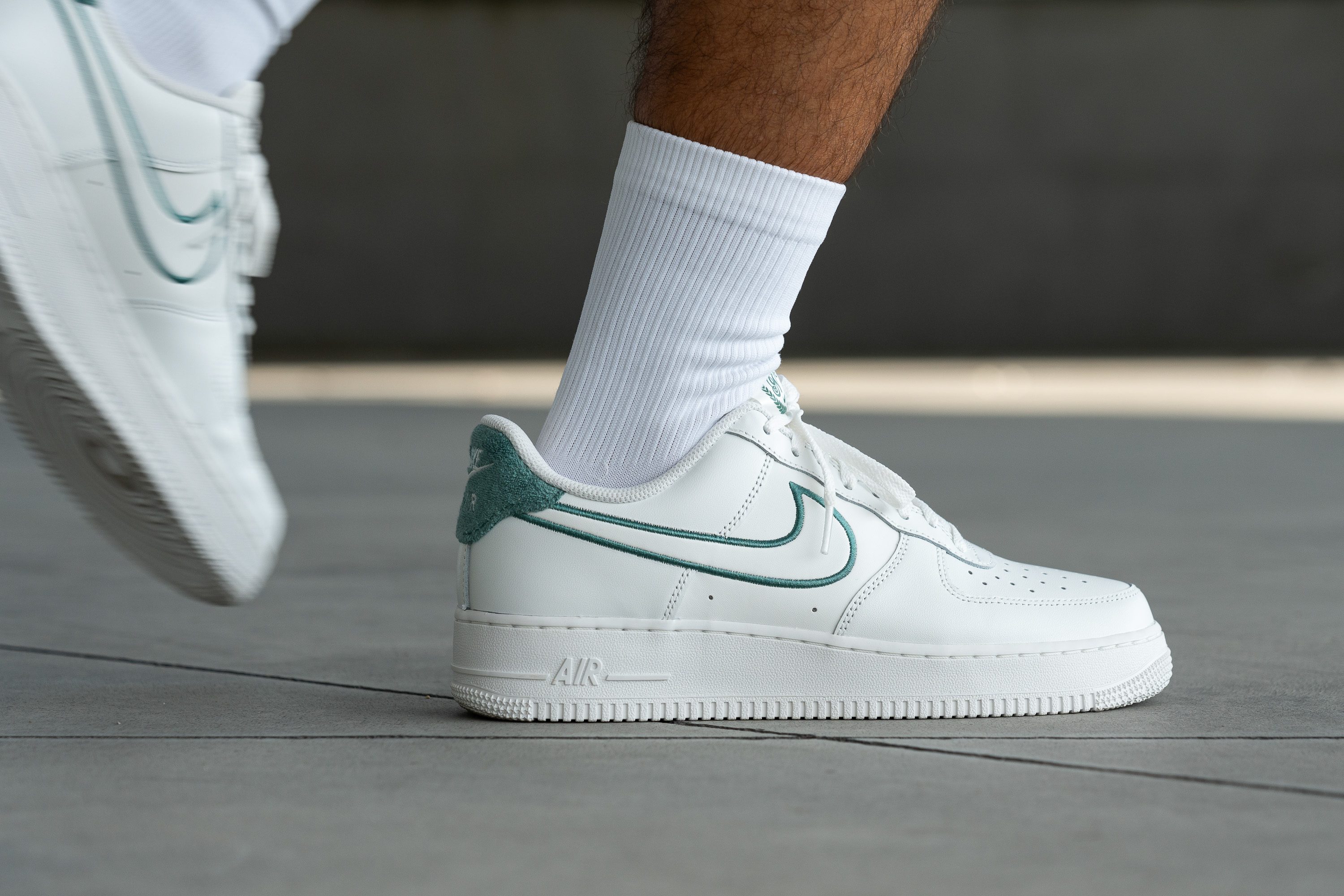 Air force 1 lv8 wildleder on sale