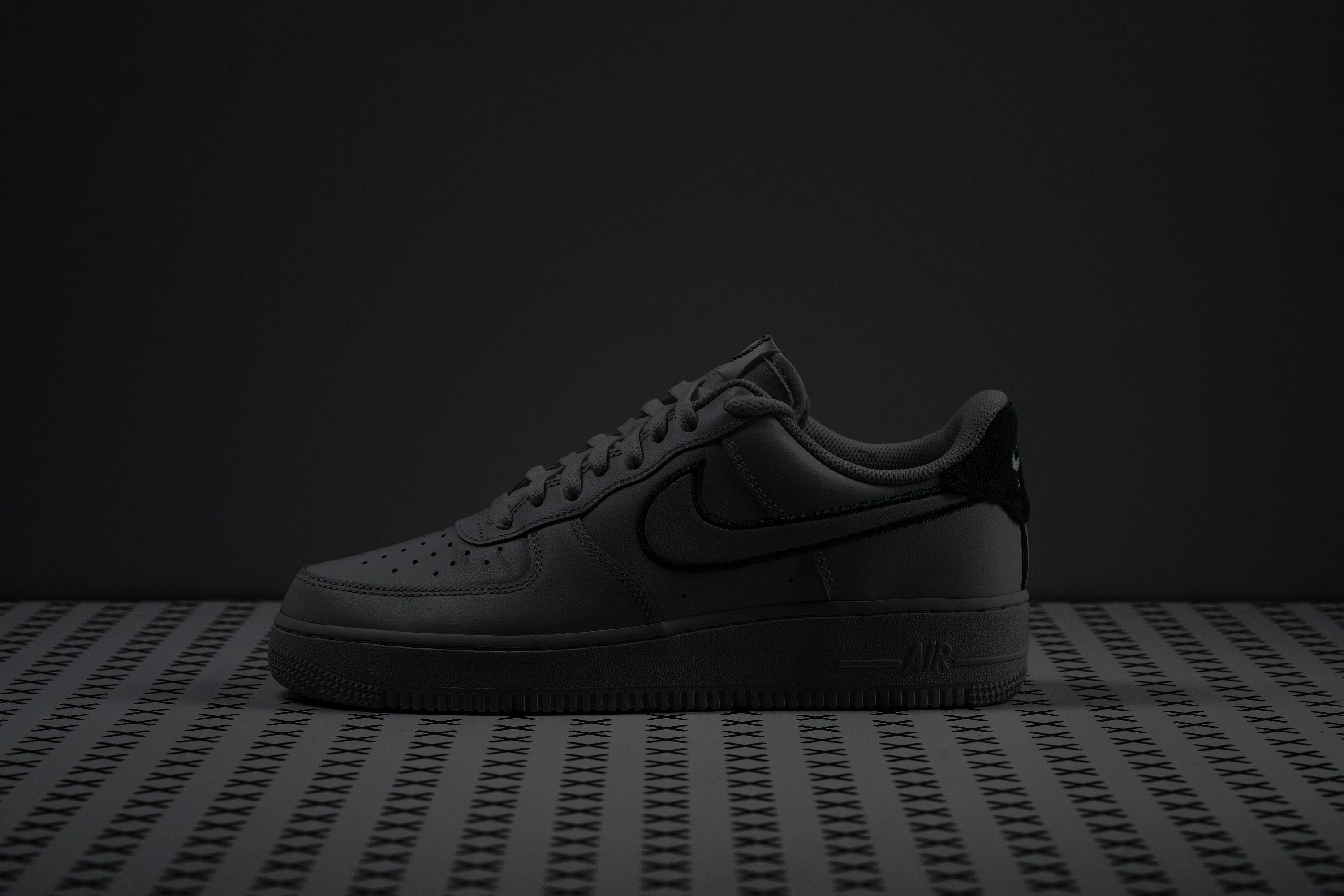 Nike Air Force 1 07 LV8 Reflective elements-1