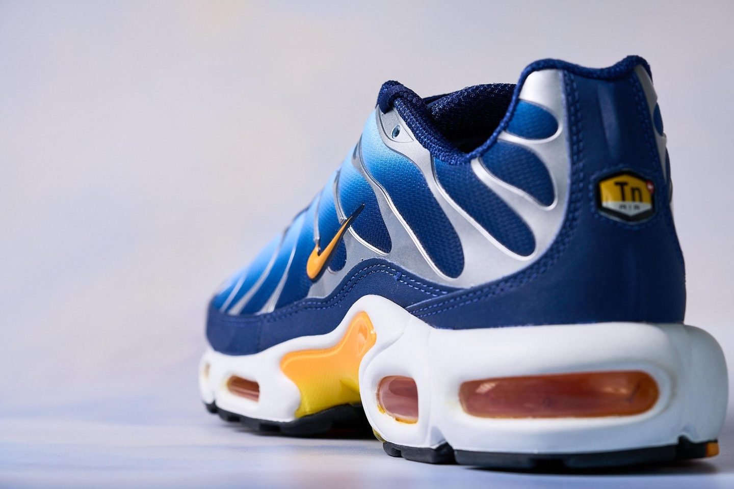 does nike air max plus run small
