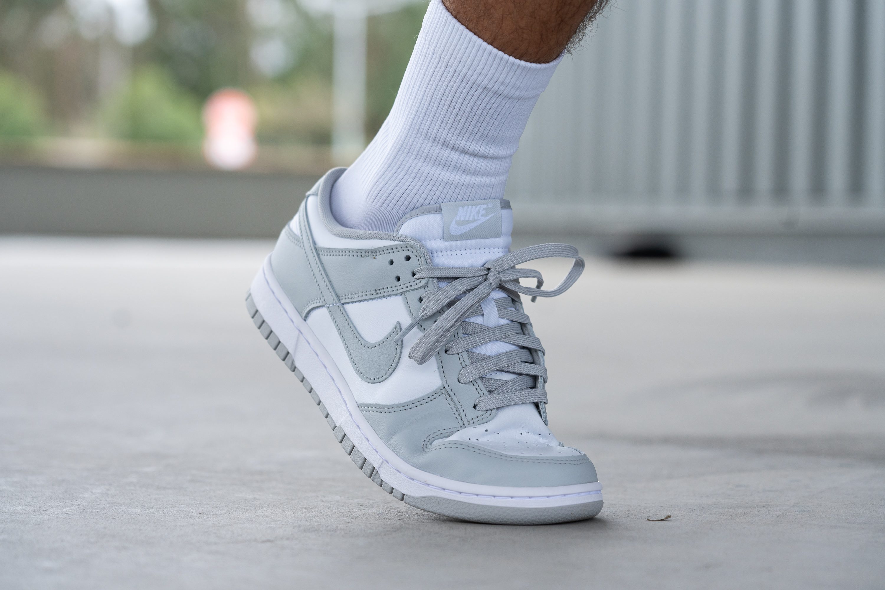 All white low top nike dunks hotsell