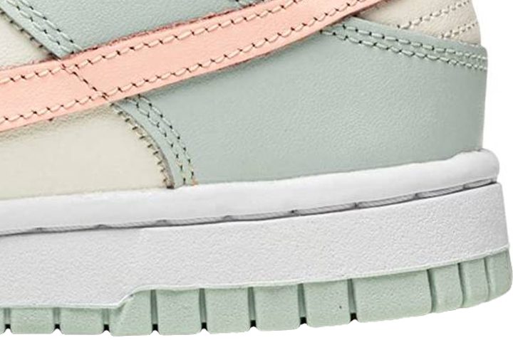 does dunk low run small