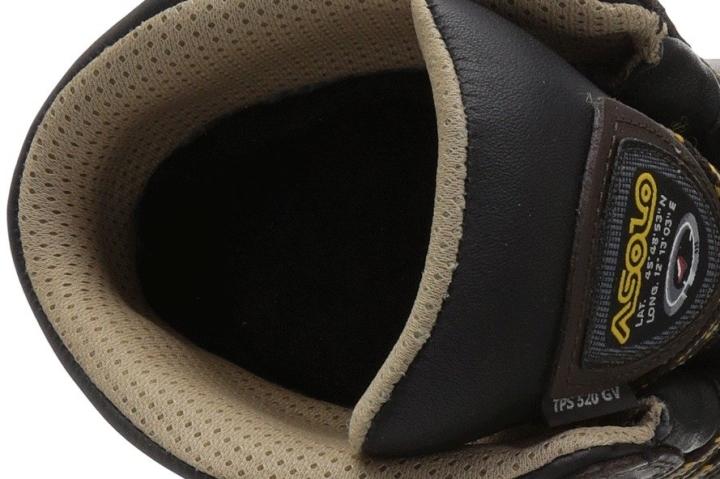 leather is featured on the upper footbed