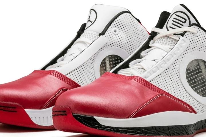 Air Jordan 2010 Accommodates the foot's natural form