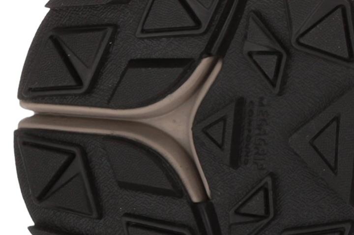 Its durable triangular lugs are formed into a geometry that provides multi-directional traction heel lugs