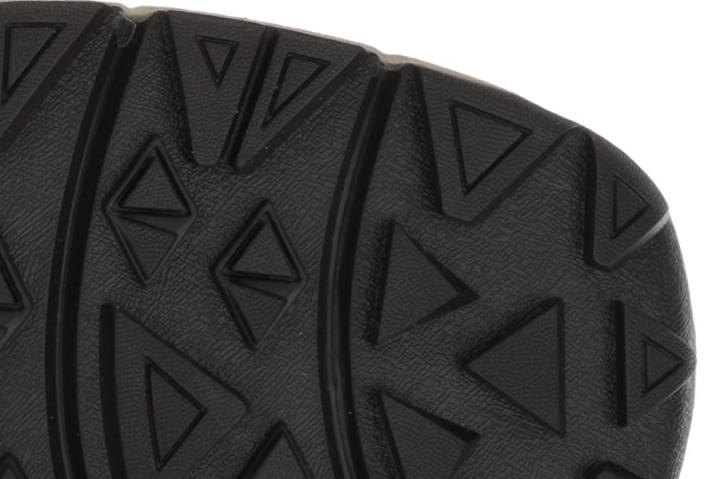 Its durable triangular lugs are formed into a geometry that provides multi-directional traction triangular lugs