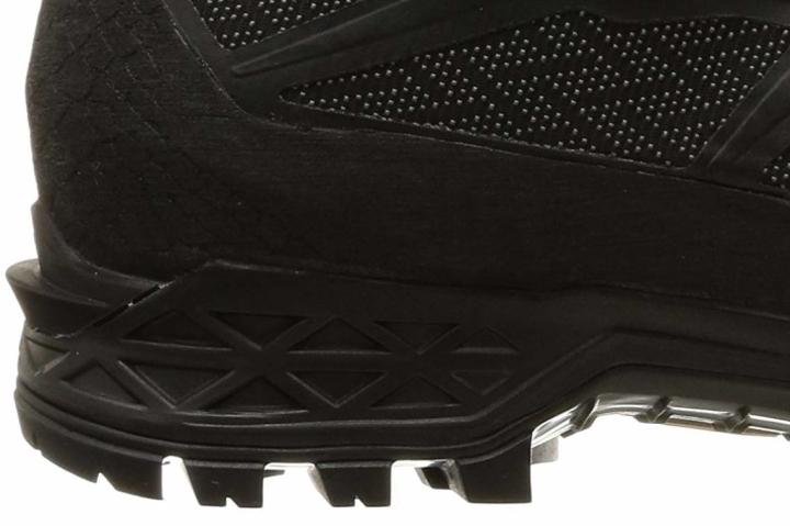 The wrap-around upper tongue can sit a bit strangely midsole 01