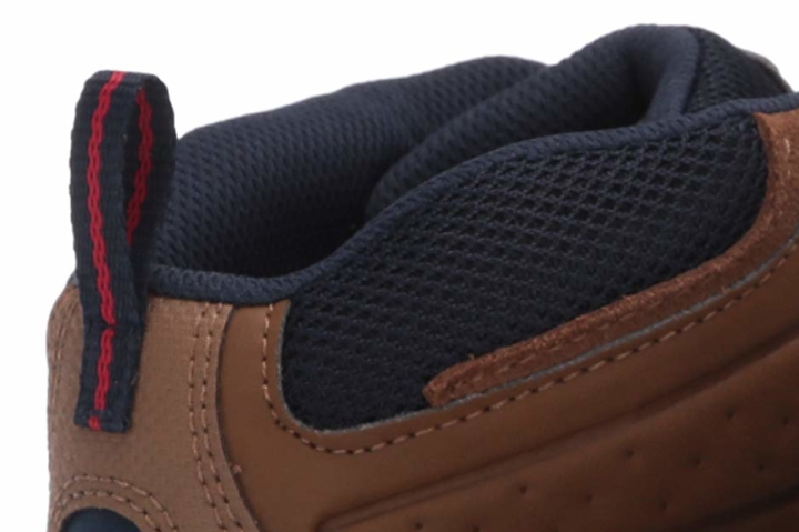 Columbia Newton Ridge Plus II Waterproof heel pull tab