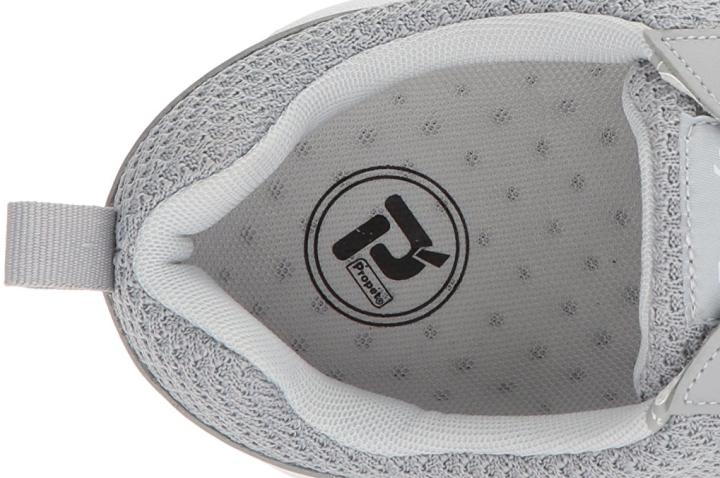 Accommodates custom orthotics Insole1