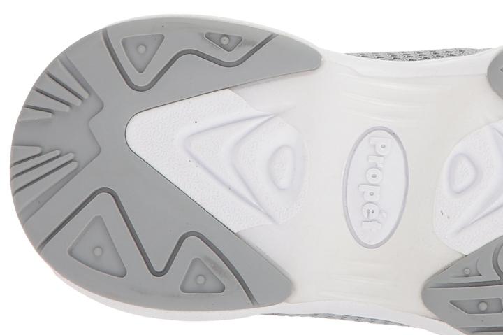 Accommodates custom orthotics Outsole2