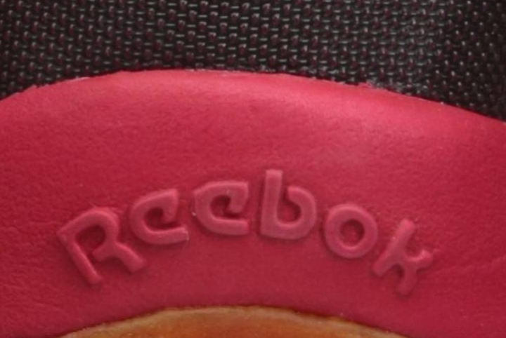 Logotipo Reebok Answer DMX en la parte trasera