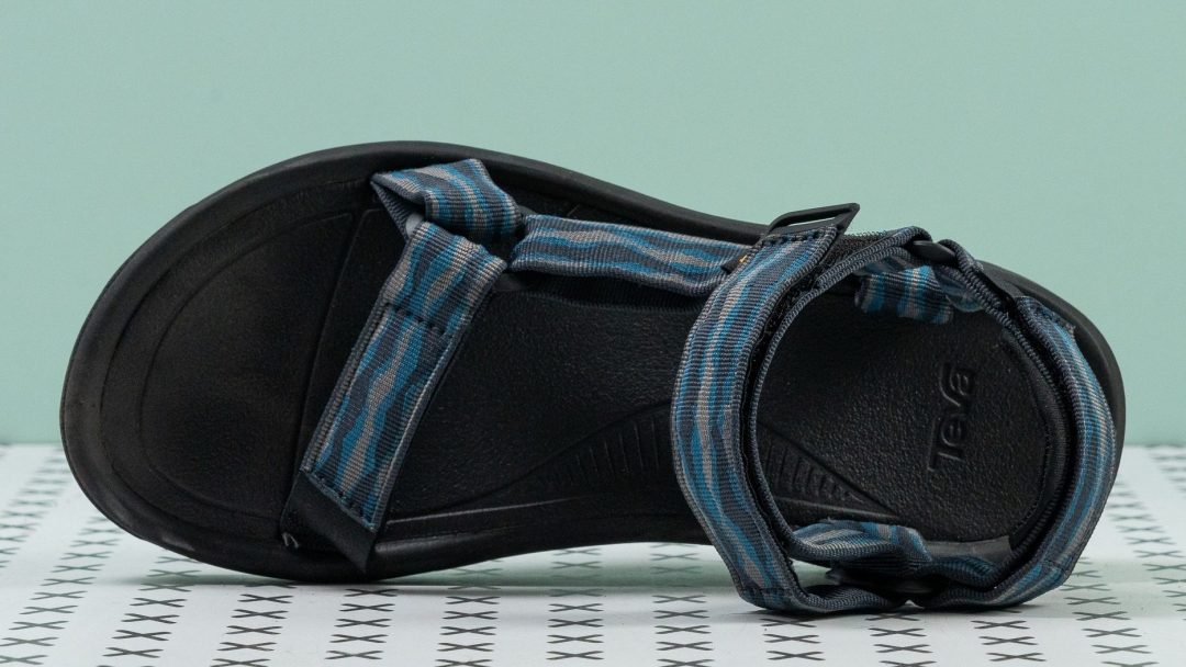 teva hurricane size 5