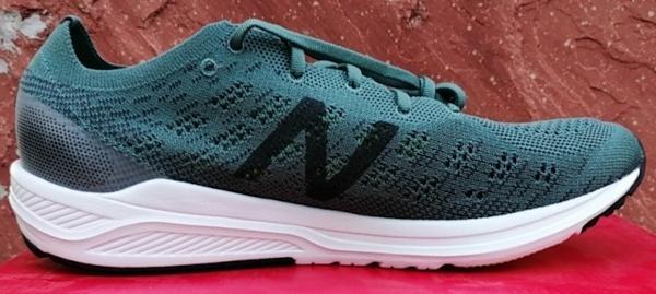 cómodo preocupación Alfombra de pies New Balance 890 v7 Review, Facts, Comparison | RunRepeat