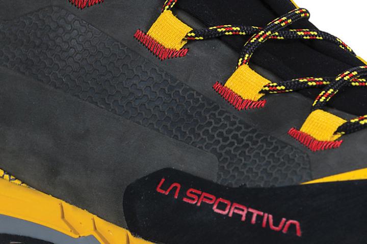 Excellent traction on all types of terrain midsole 