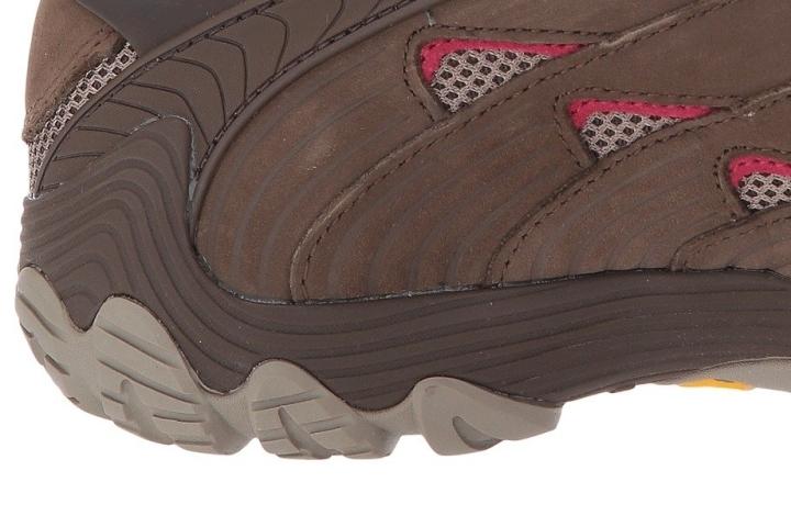 Deliver grip on dry and slippery surfaces midsole