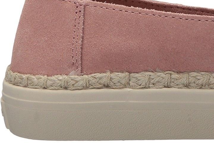 Nicely shaped upper material Midsole