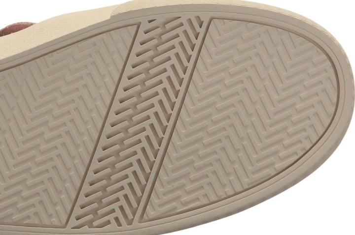 Nicely shaped upper material Outsole